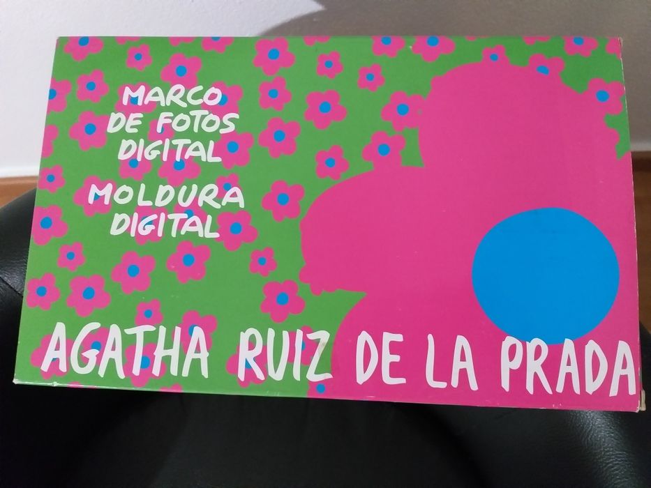 Moldura digital usada pouco tempo