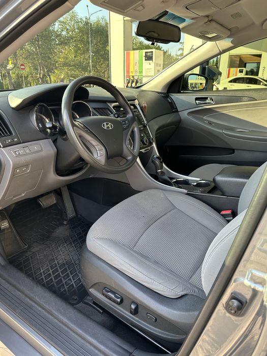 Hyundai Sonata 2014 року.