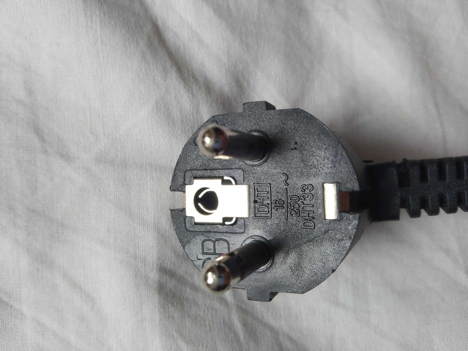 Kabel zasilający telewizor , komputer itd .
