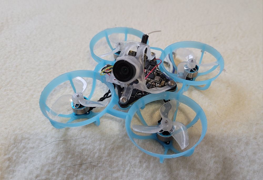 Dron BetaFpv air65 elrs wersja racing