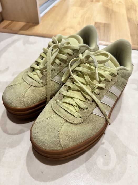 Кросівки жіночі Adidas