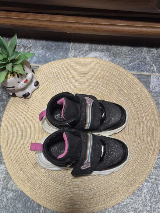 Демісезонні кросівки на дівчинку 28 розмір Waikiki