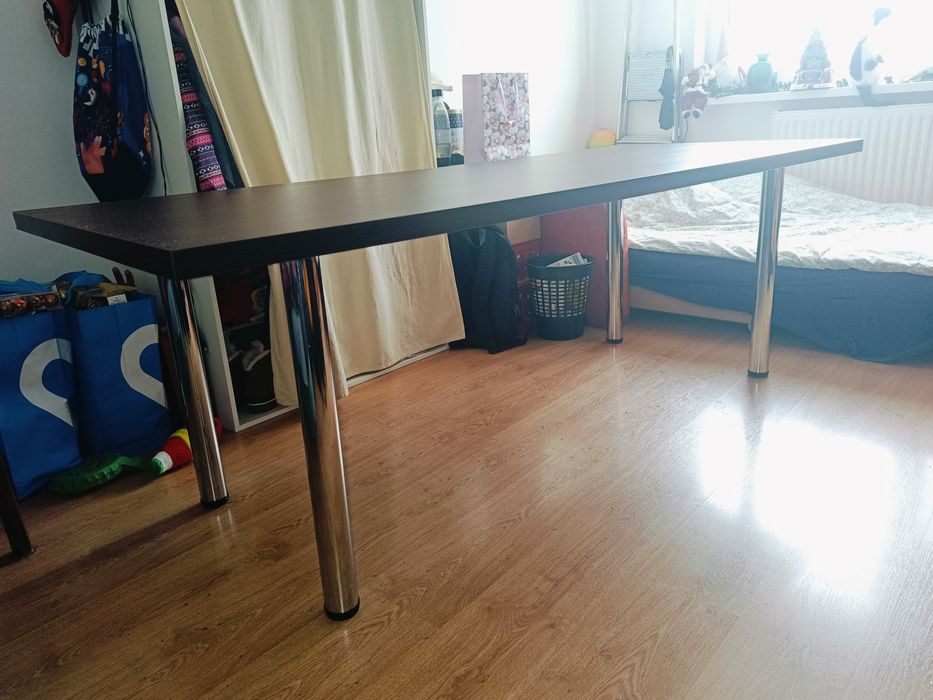 Duży stół z odkrecanymi nogami