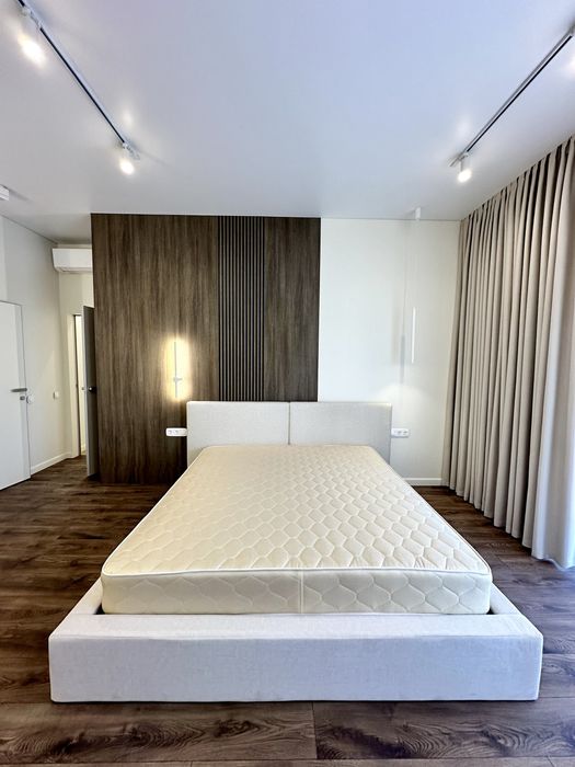 НОВИЙ одноповерховий будинок з дизайнерським ремонтом у закритому КМ !