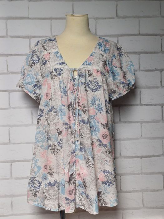 Biala bluzka w kwiaty 4XL