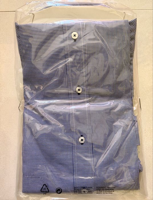 Vendo linda Camisa Azul-Marinho (tamanho L), nova na embalagem! Só 10€