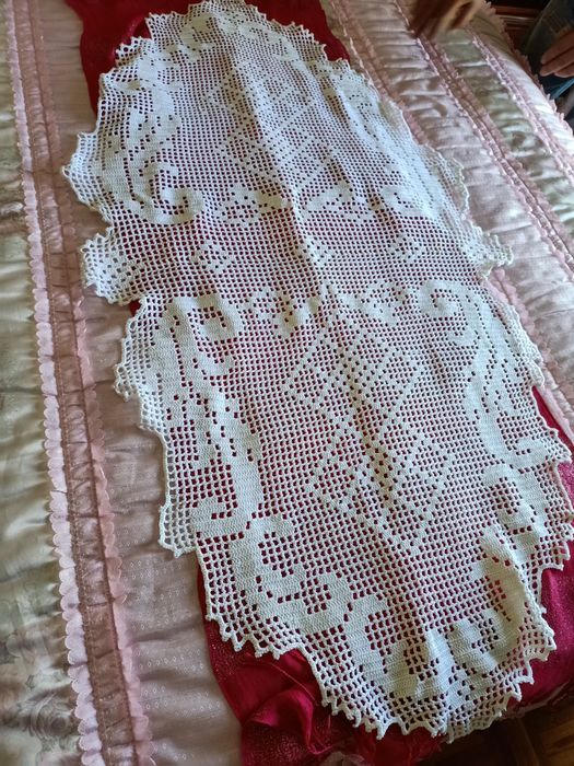 Pano centro de mesa croché  bordado á mão