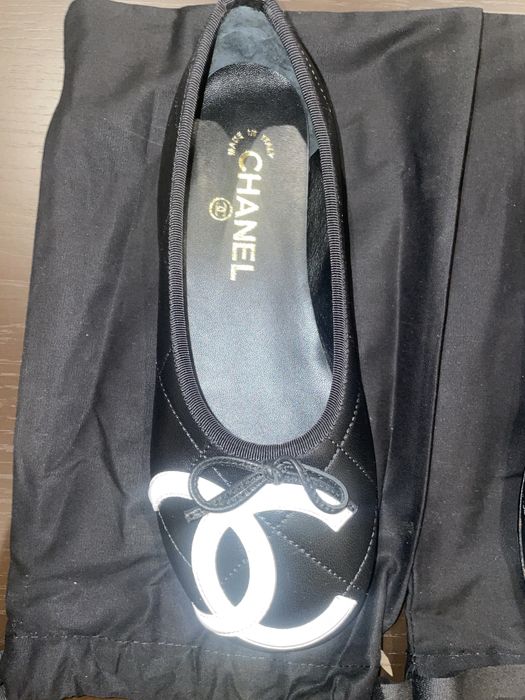 Chanel Sabrinas Ballet Flats em Pele Preto e Branco