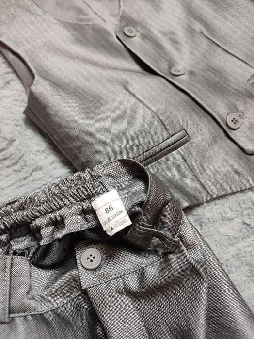 Szary stalowy garniturek chłopięcy spodnie + kamizelka r 86 /92