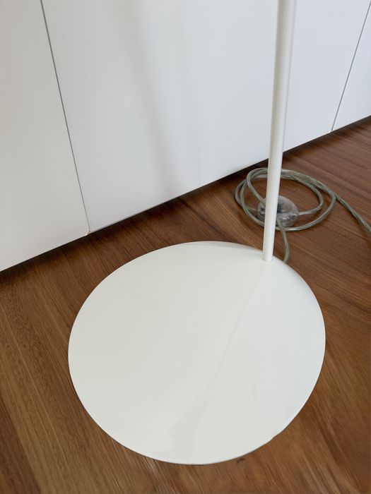Candeeiro de pé branco VIBIA