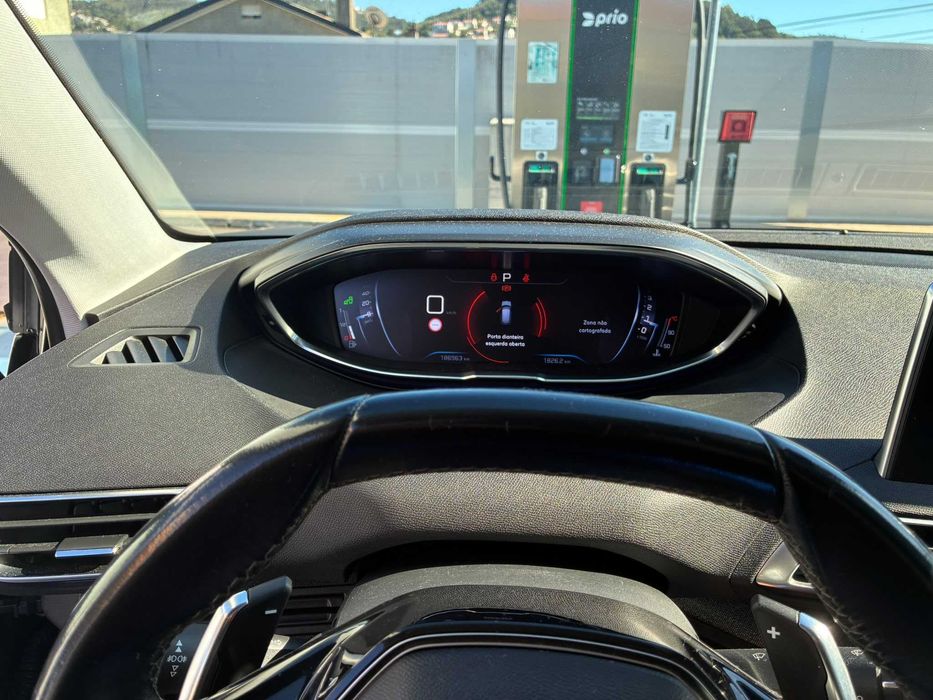 Peugeot 3008 1.5 BlueHDi Allure EAT8 (caixa automatica)