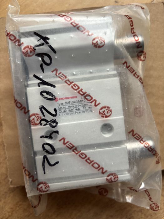 Siłownik pneumatyczny z prowadnicą 40mm 100mm IMI Norgren M/61040/M/10