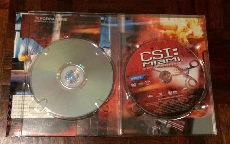 3 DVDs Csi: Miami. 
Crime sob investigação.