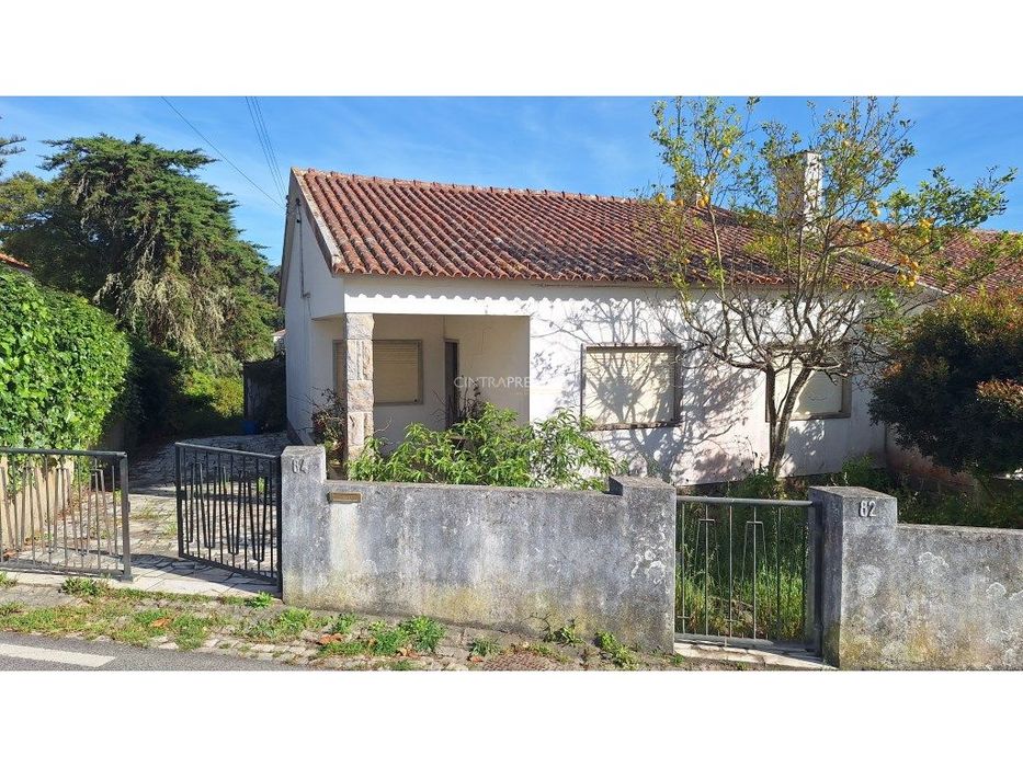Moradia T3 no Mucifal, Colares, com terreno de 1165 m