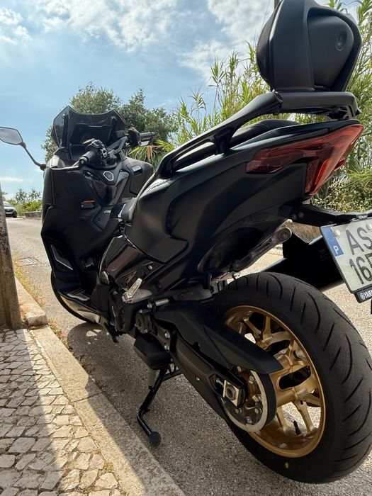 Yamaha tmax 560 tech-MAX  7100kms troca/retoma