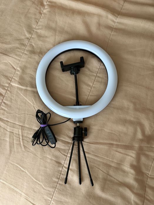 Tripé com luz circular