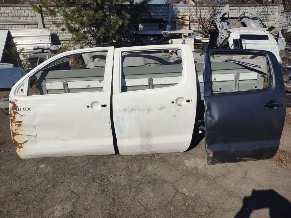 Двері Toyota Hilux