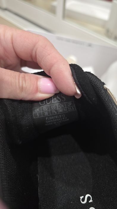 Стильні кеди від Guess