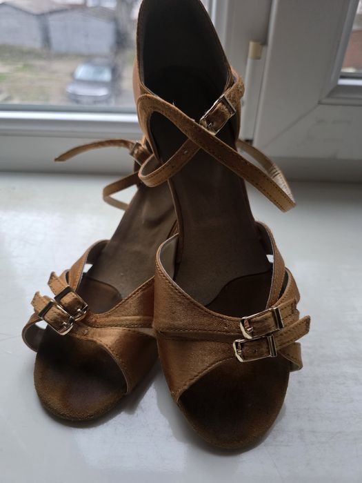 Продам танцювальні сандалі