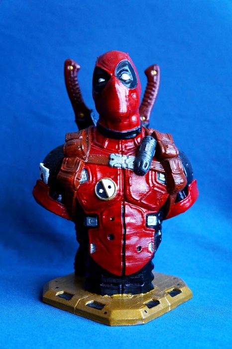 busto deadpool pintado a mao