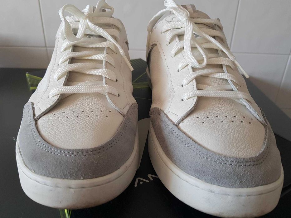 Sapatilhas Ambitious tamanho 42