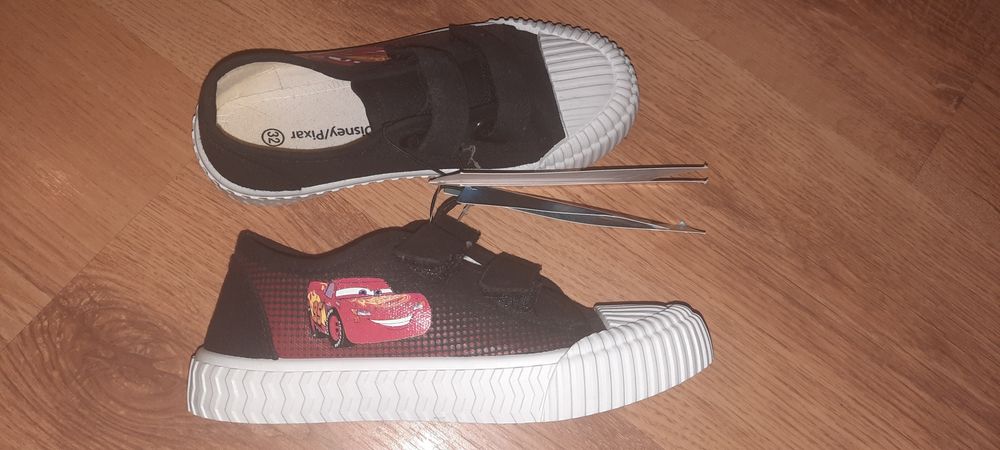 Tenisówki z metką