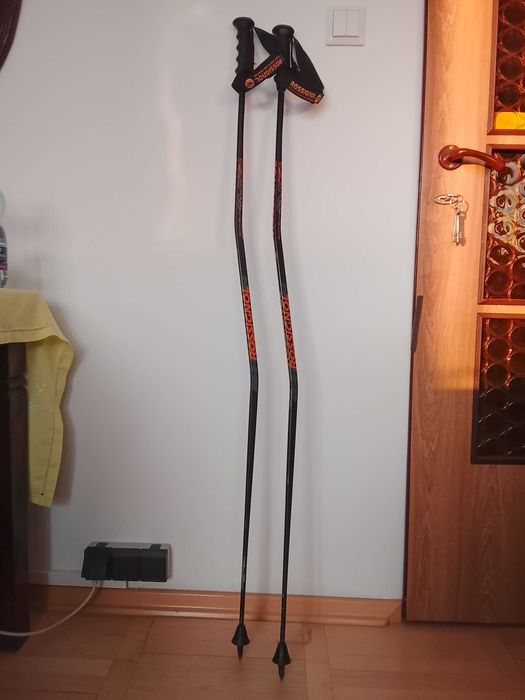 Kije narciarskie  Rossignol, gięte 137 cm.