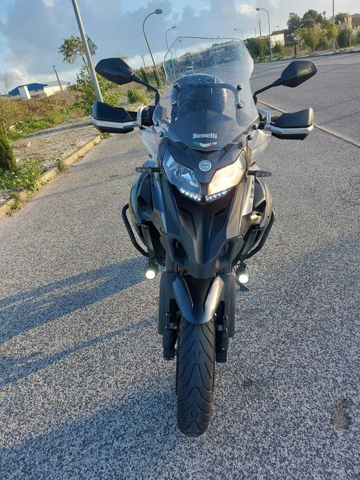 Benelli TRK 502 com extras