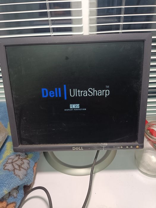 Монітор Dell 17зображення нормальне
