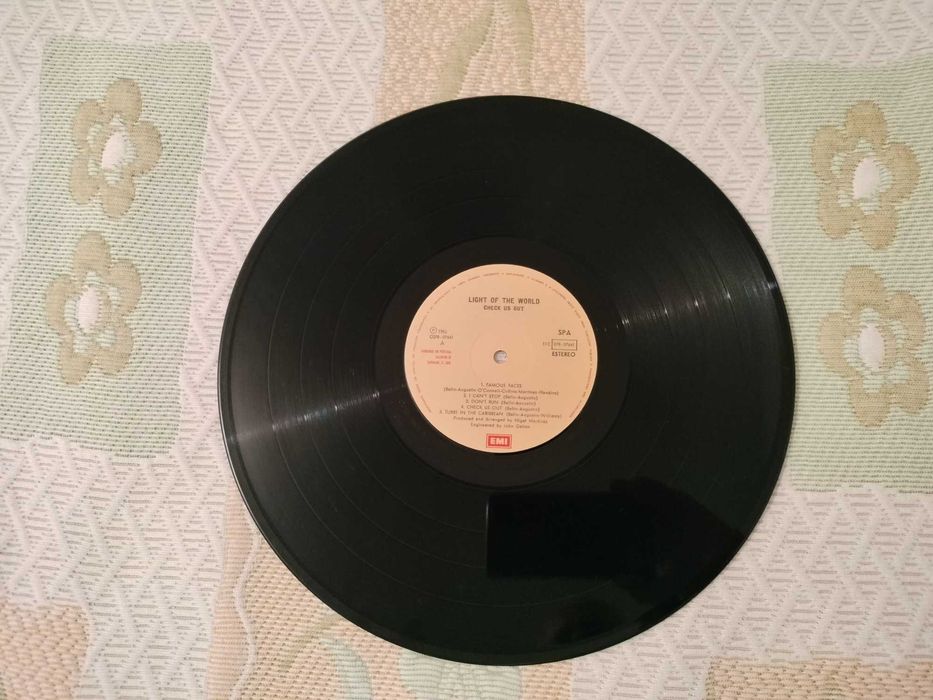BRIT-FUNK - Disco Vinil-Light of the world - Check Us Out 1982