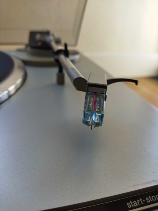 Gira Discos Technics SL-D310 (Direct Drive - Full Automatic)