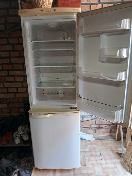 Холодильник двухкамерний