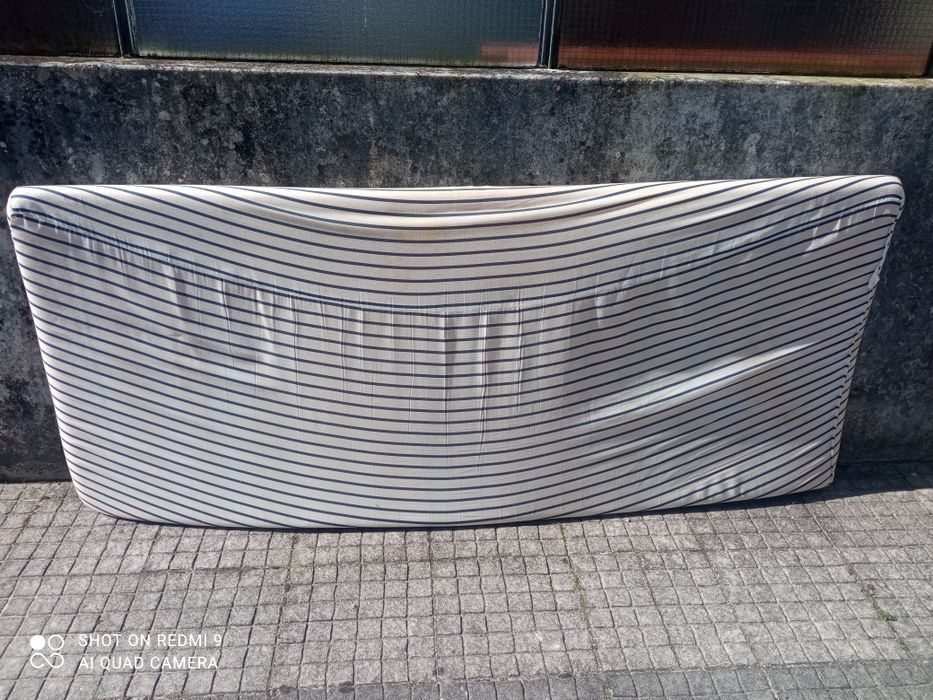 Cama com colchão dobrável de solteiro