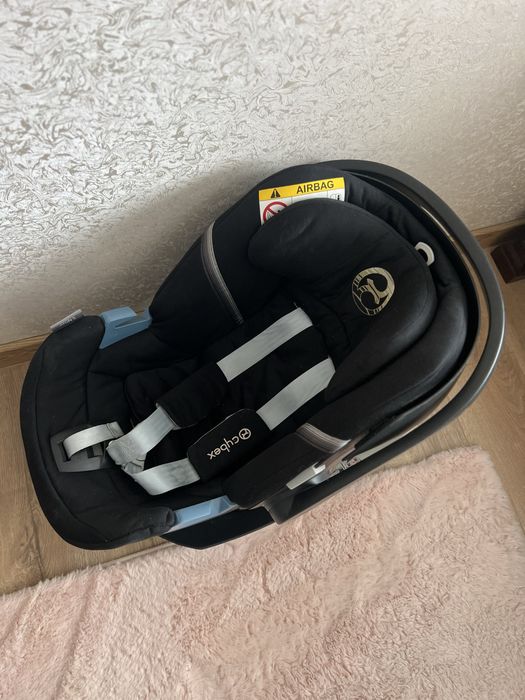 Автокрісло Cybex Aton 5 + адаптери+база