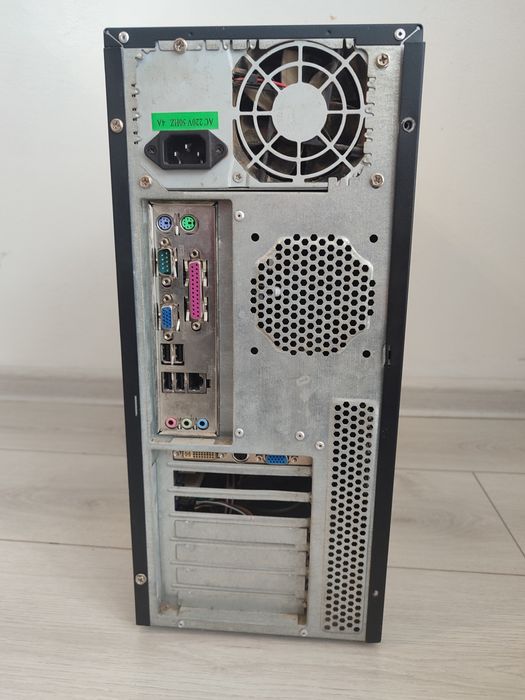 Комп'ютер стаціонарний LUXEON у робочому стані