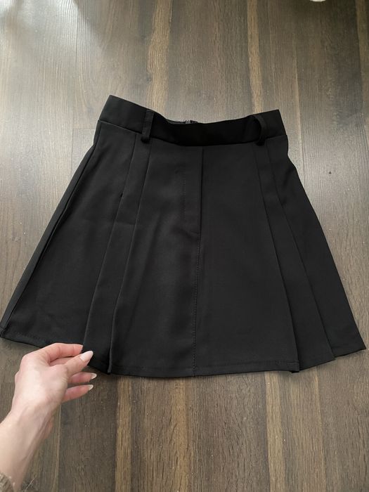 Стильна спідниця в довжині міні