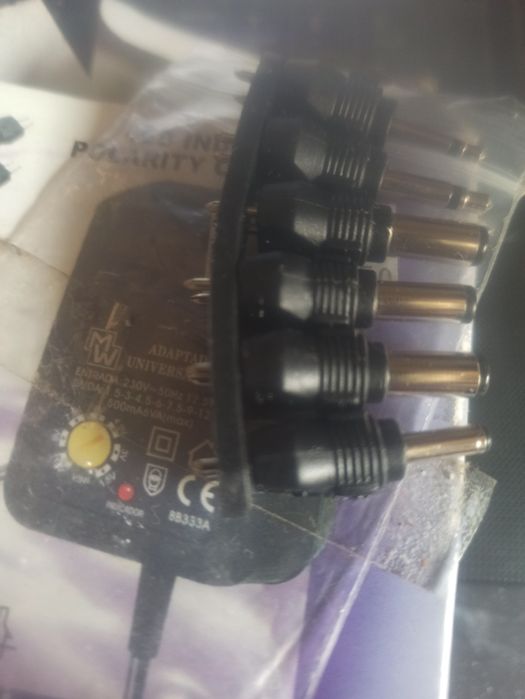 Adaptador universal MW 500ma.