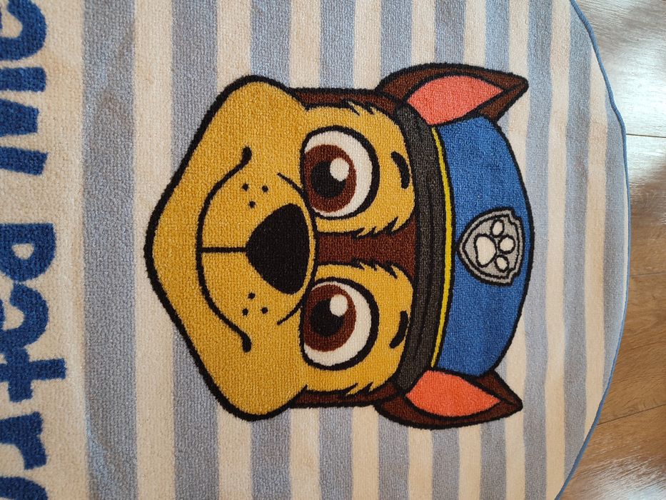 Nowy dywan dziecięcy antypoślizgowy Psi Patrol Chase 90cm