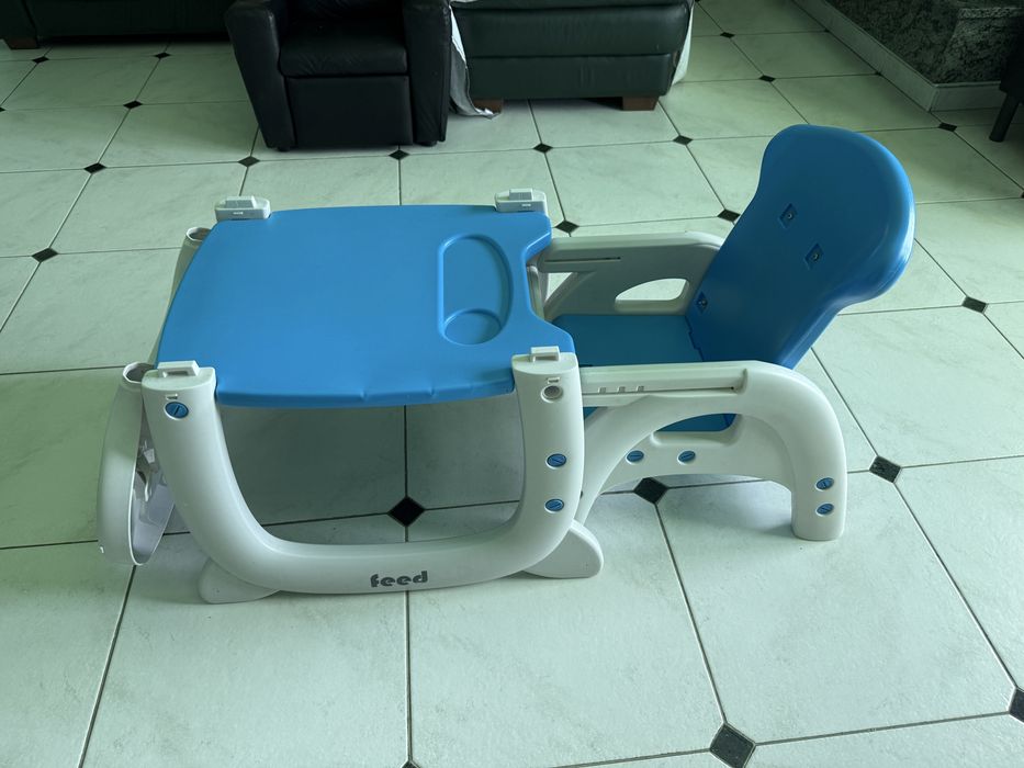 Cadeira de Almoço  e Mesa dw Atividades de Bebé / Criança  be cool “em ótimo estado”