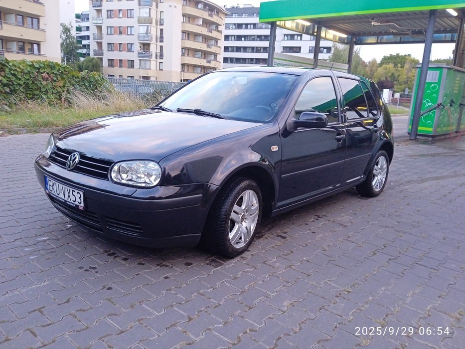 Volkswagen Golf 4 hatchback czarny 1.4 benzyna