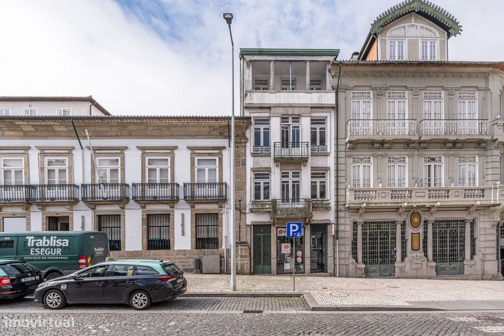 Building for Sale at Praça do Toural – Guimarães