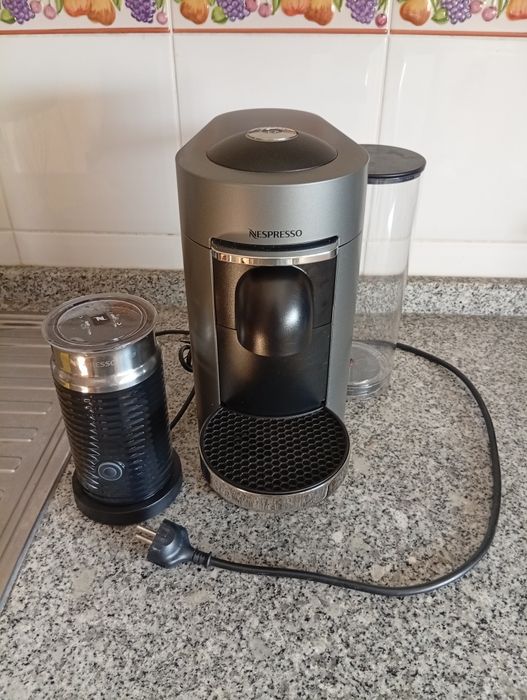 Máquina de café nespresso mais aeroccino