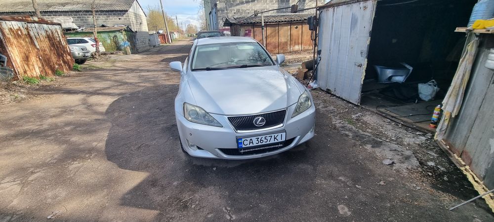 Lexus is 220d 2006р