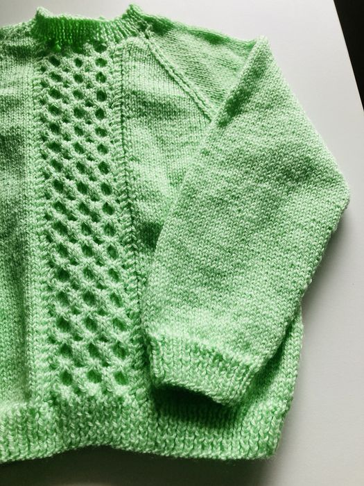 Sweterek dziewczęcy zielony ręcznie robiony