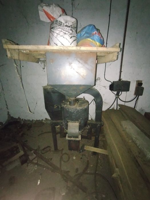 Млин для муки і обладнення для нього