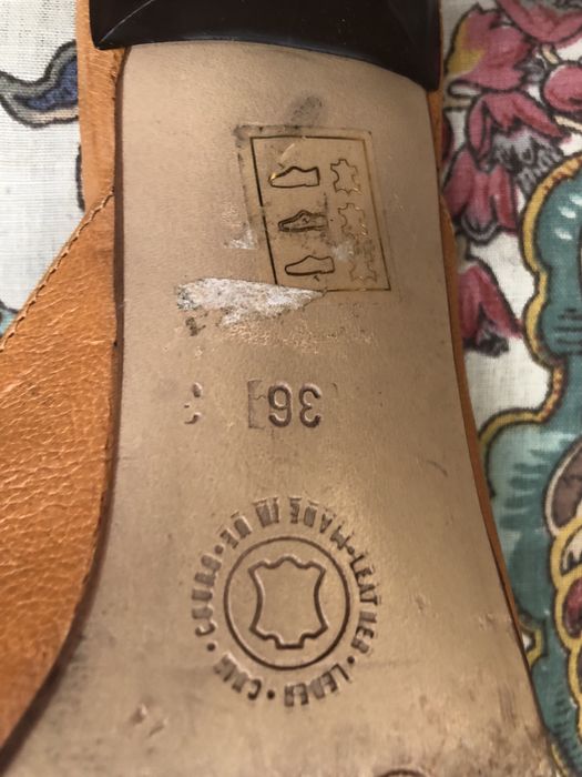 Sapatos Charles tamanho nas fotos