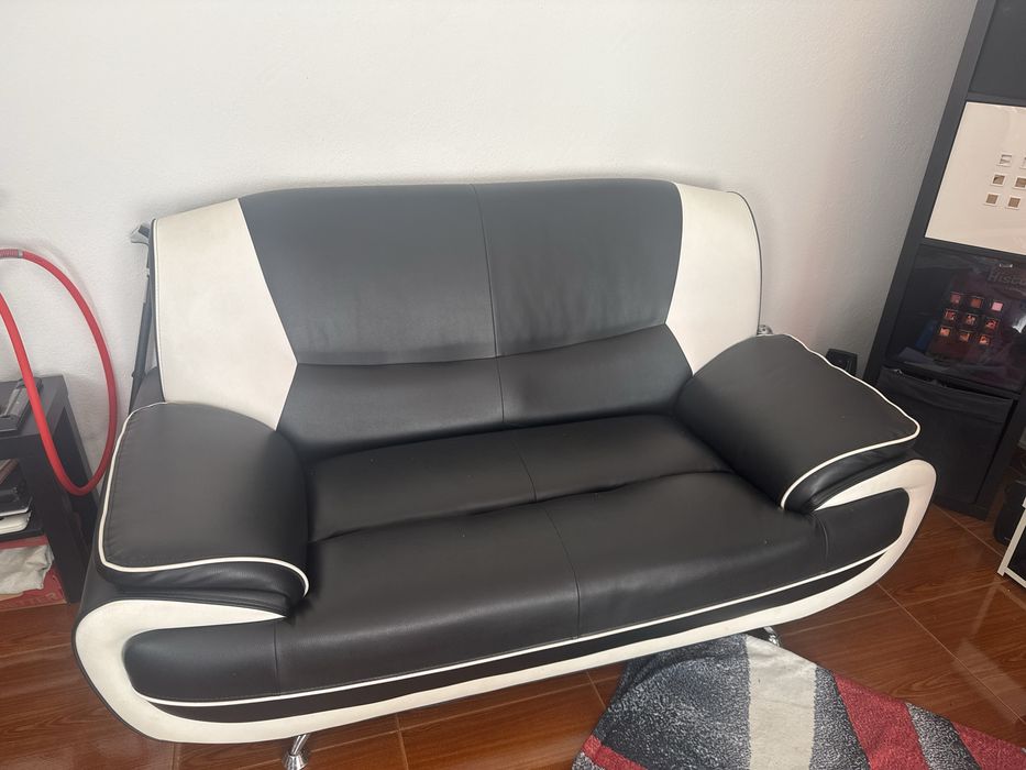 Sofas em pele preto e branco