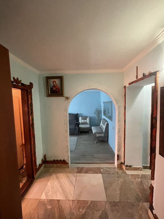 Продается 3 квартира.С очень большой лоджией..В шикарном районе.