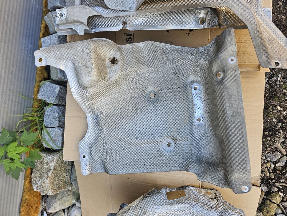 Bmw m3  e90 e92 e93 m3 s65b40 v8  osłona  termiczna komplet osłon  ter