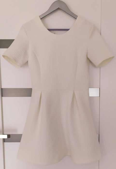 Sukienka Mini rozkloszowana tłoczona BERSHKA S/M